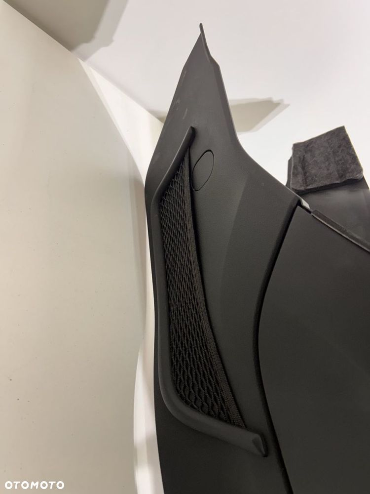 TUNEL ŚRODKOWY CZARNY Z SIATKĄ ANGLIK Audi A3 8V 0V4 - 4