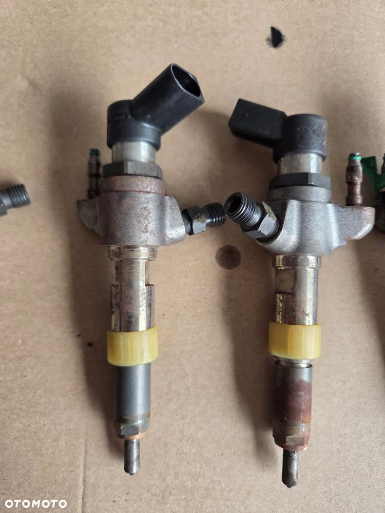 Wtryskiwacz wtryski wtrysk 1.6 E HDI Peugeot Citroen  9674973080 - 3