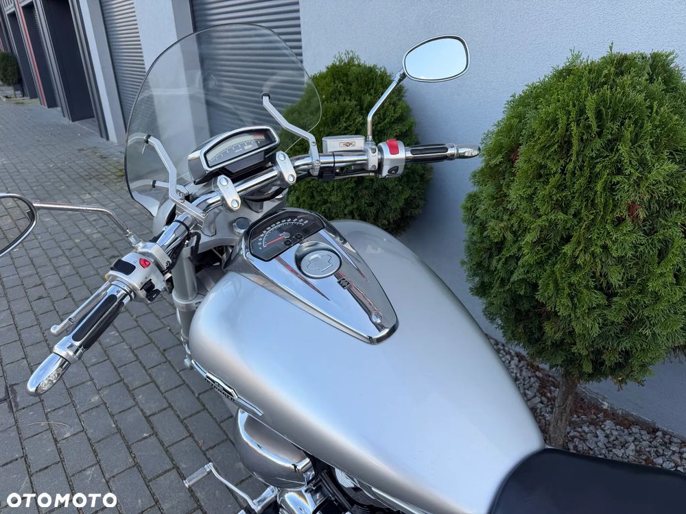 Suzuki VZ - 33