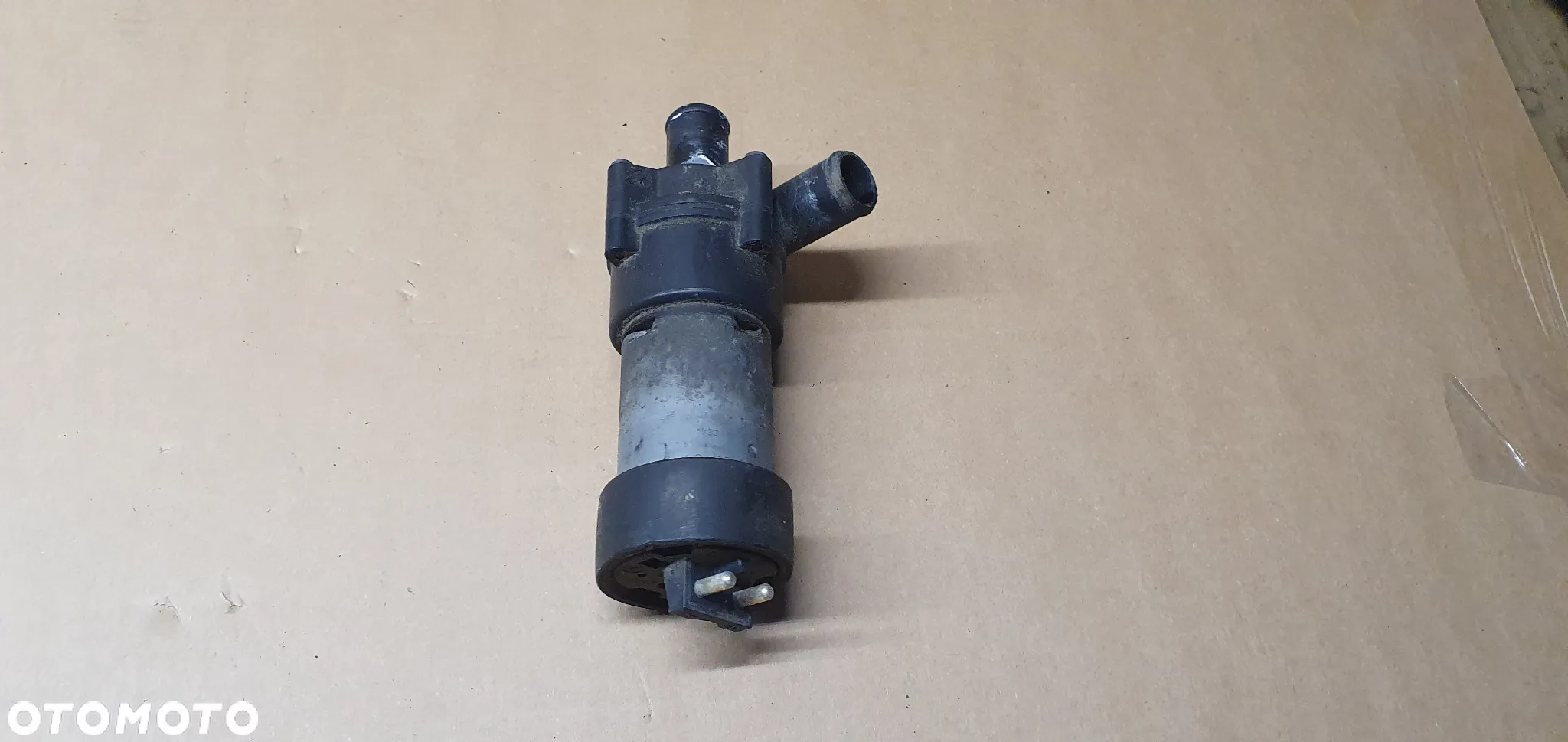 Dodatkowa pompka obiegu wody Mercedes W203 2038350064 - 2