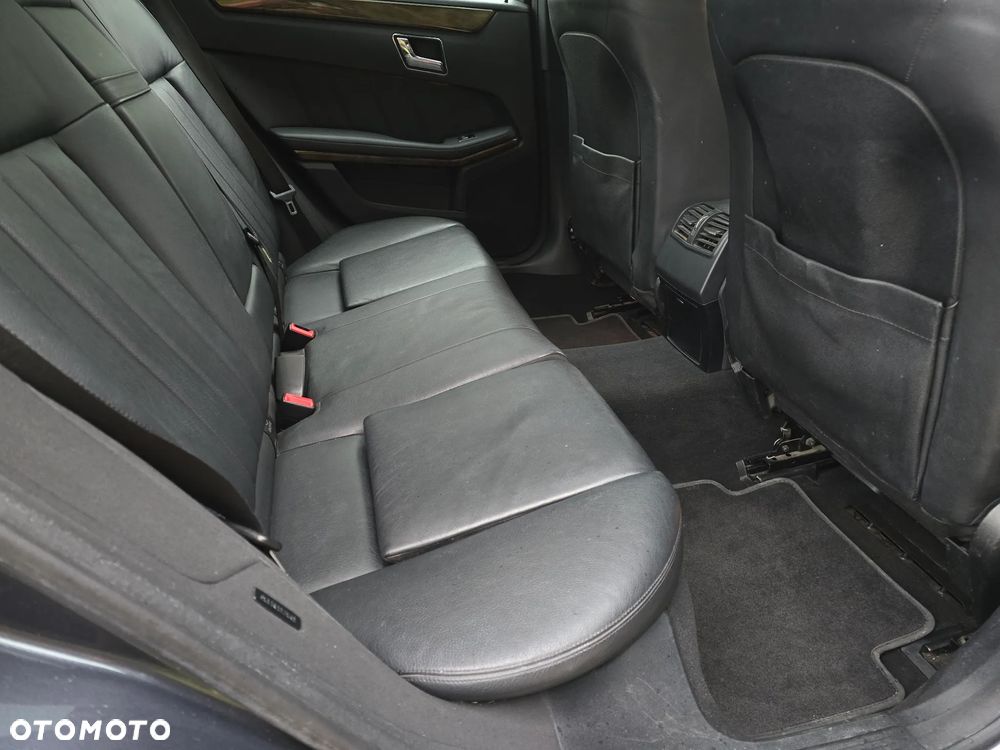 Mercedes-Benz Klasa E 350 CDI DPF BlueEFFICIENCY 7G-TRONIC Elegance - 27