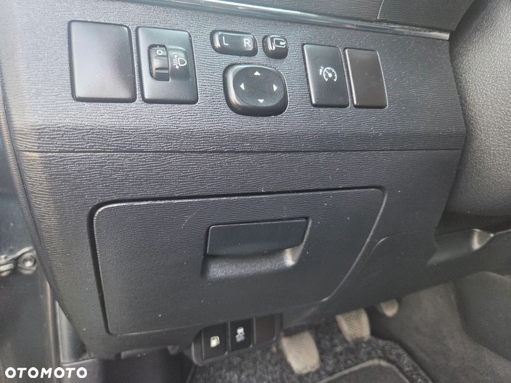 Toyota Avensis Touring Sports 1.8 Business Edition - 26