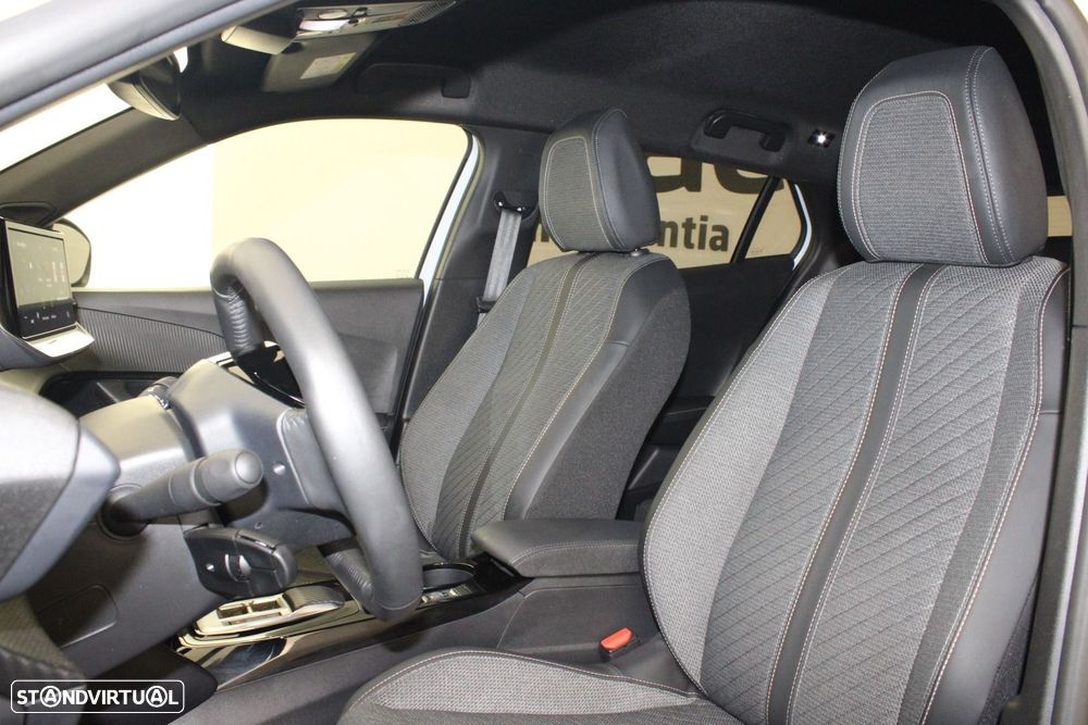 Peugeot e-2008 54 kWh Allure - 31