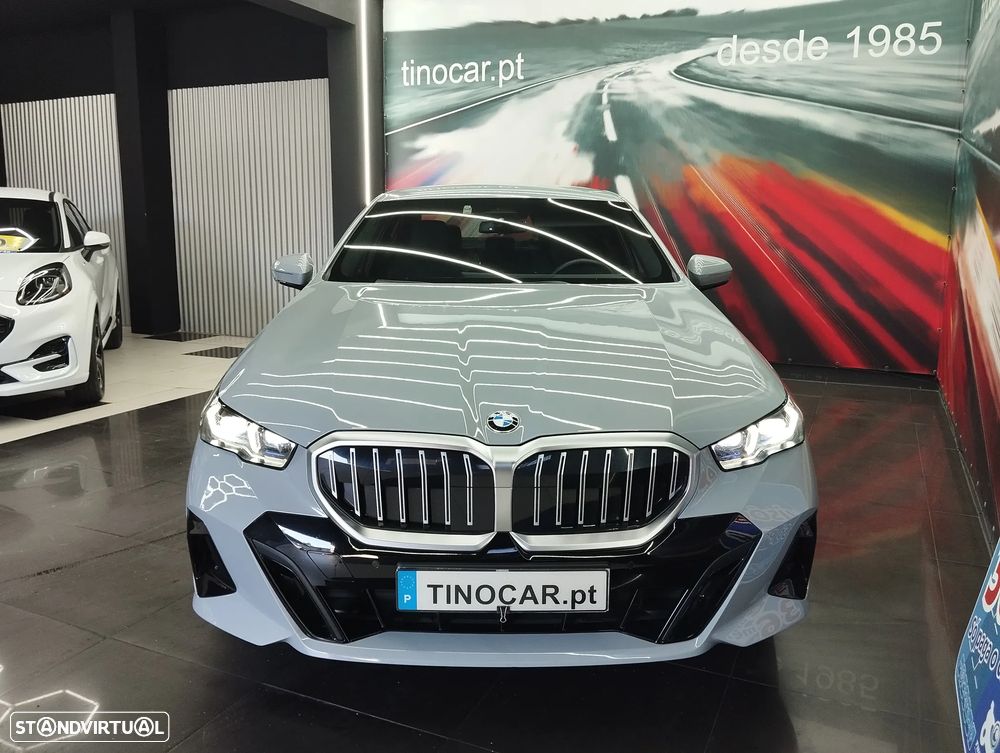 BMW 520 d Pack Desportivo M - 8