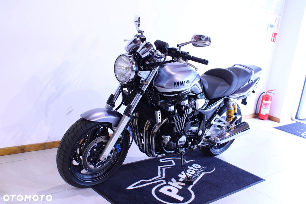 Yamaha XJR - 4