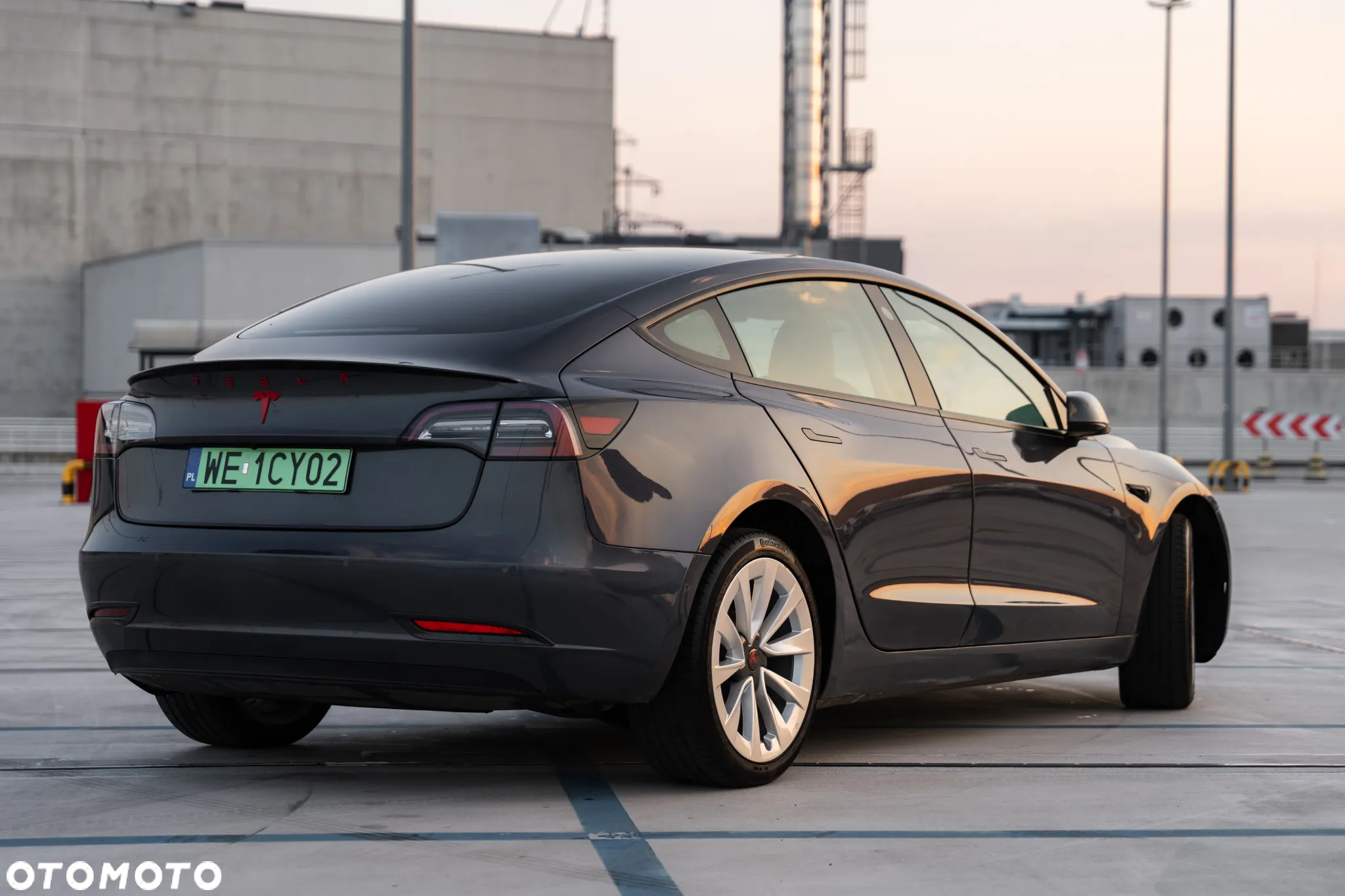 Tesla Model 3 - 8
