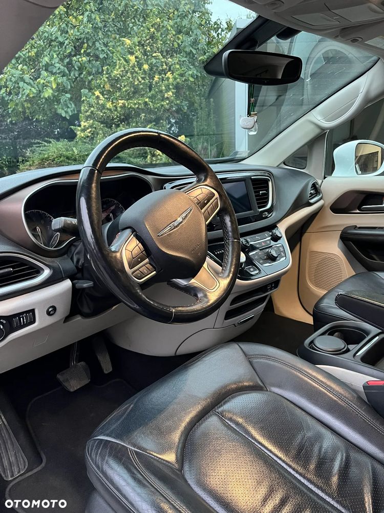 Chrysler Pacifica - 9