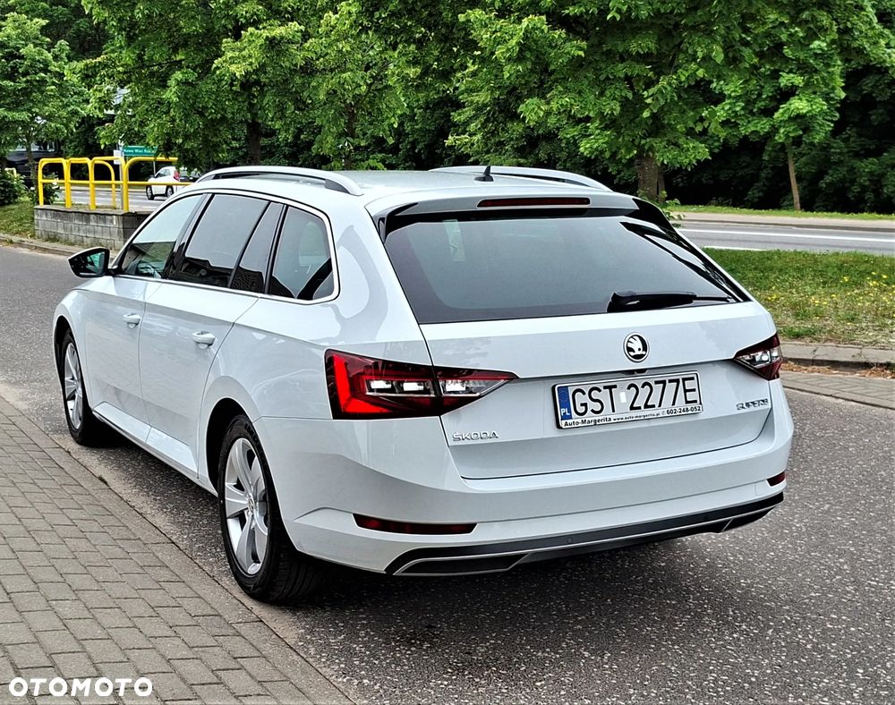 Skoda Superb 2.0 TDI Premium Edition - 15