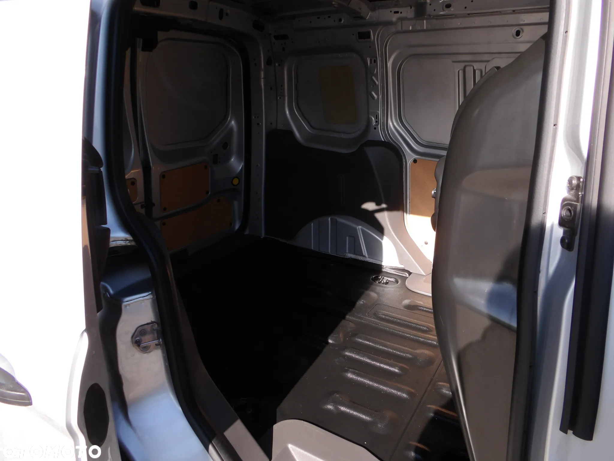 Ford Transit Courier - 2