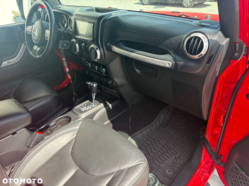 Jeep Wrangler 3.6 Unlim Sahara - 23