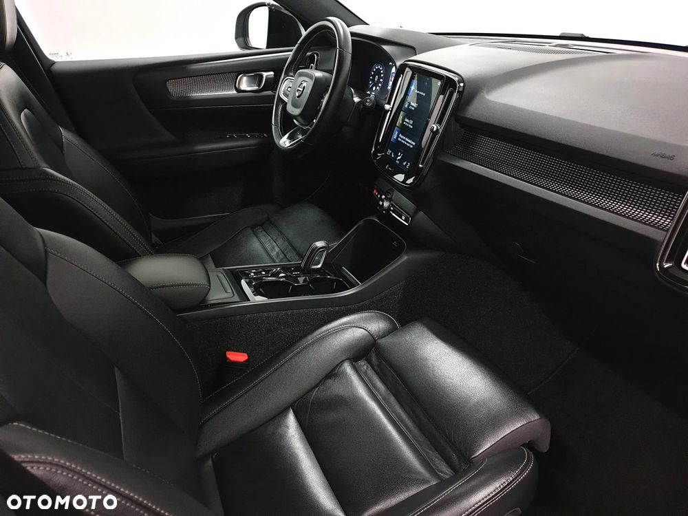 Volvo XC 40 D4 AWD R-Design - 27