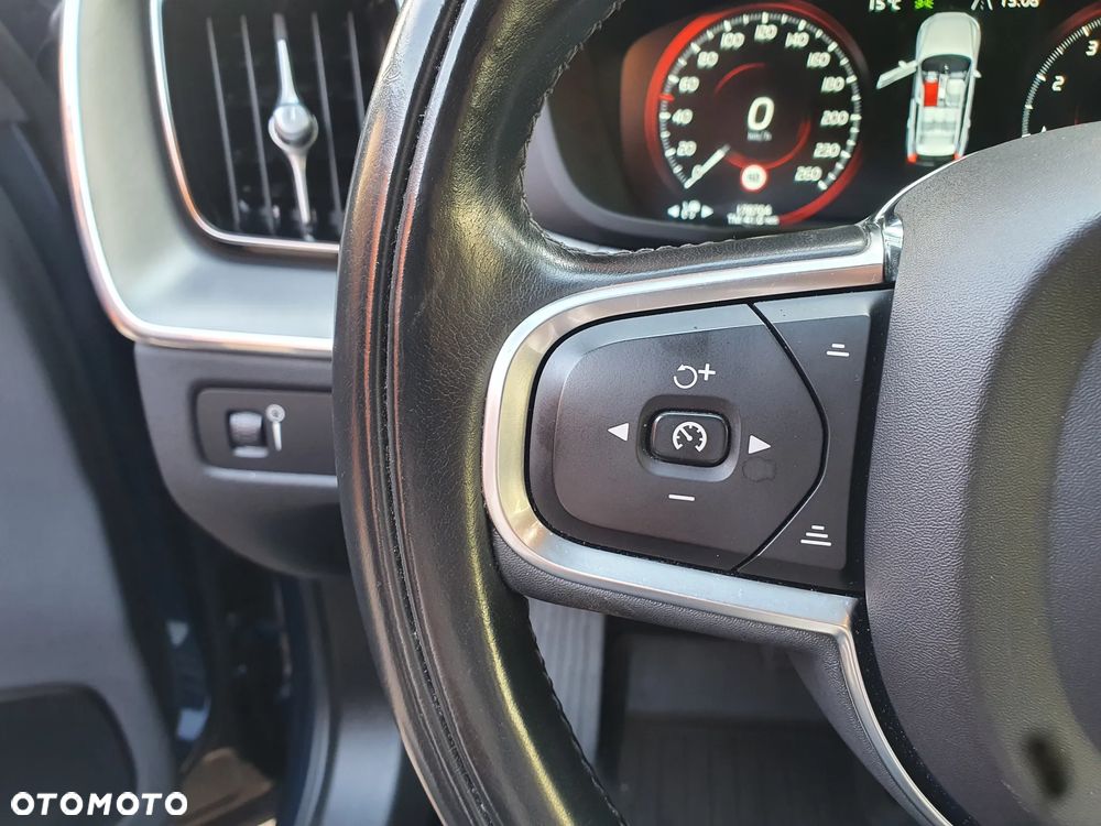 Volvo XC 60 B4 B Geartronic Momentum Pro - 21