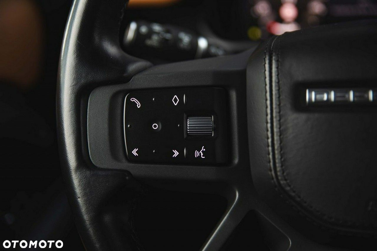 Land Rover Defender - 25