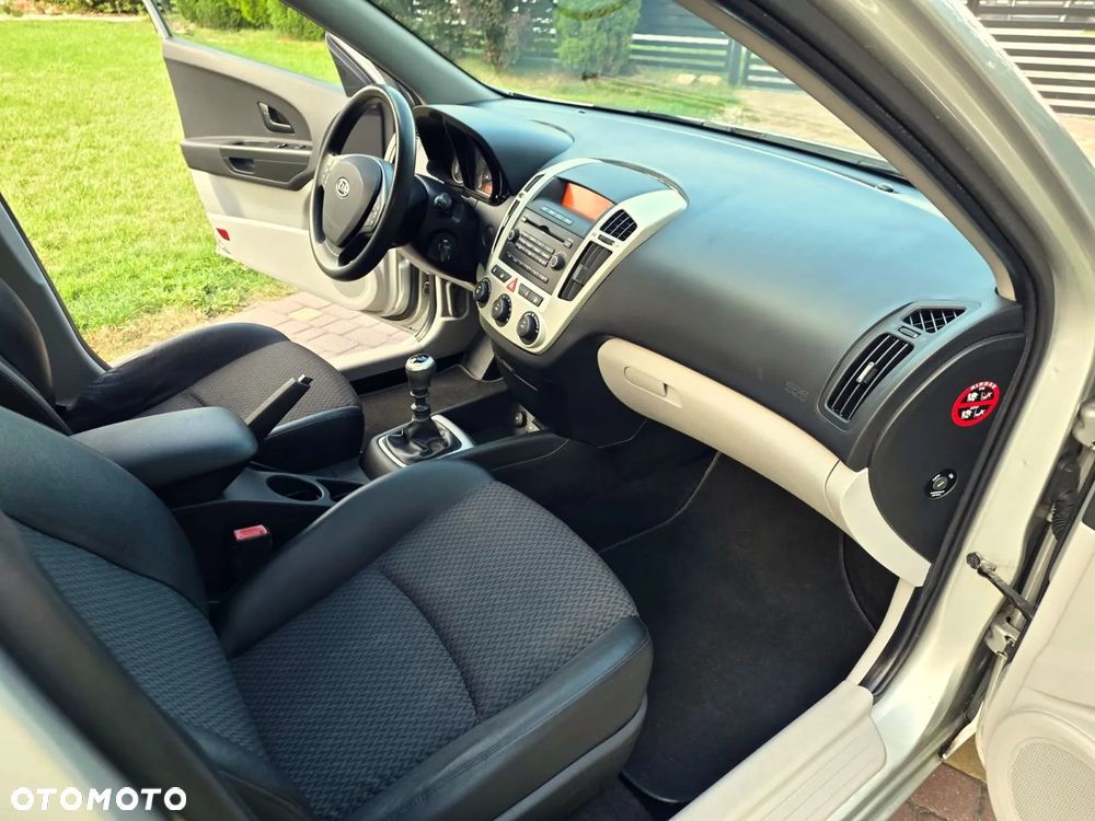 Kia Ceed - 9