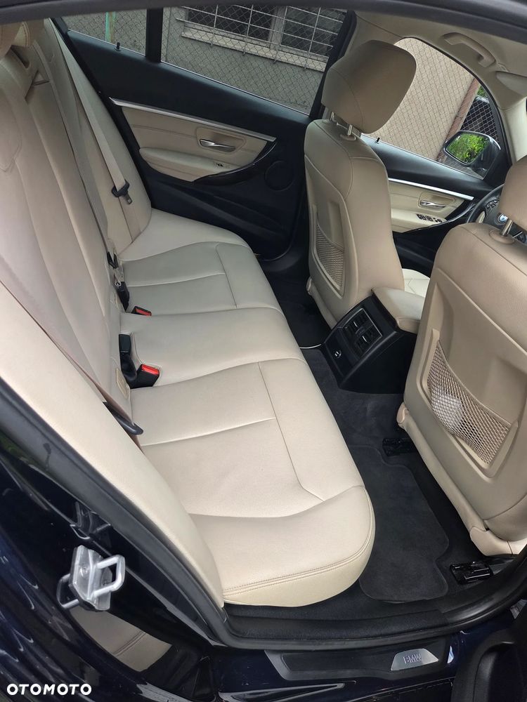 BMW Seria 3 318i - 16