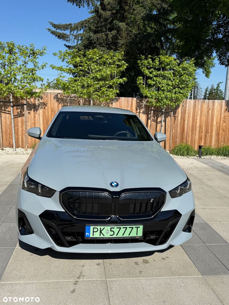 BMW i5 - 3