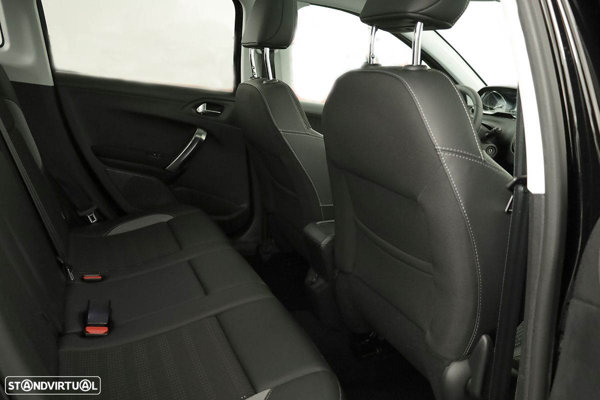 Peugeot 2008 1.2 PureTech Allure - 21