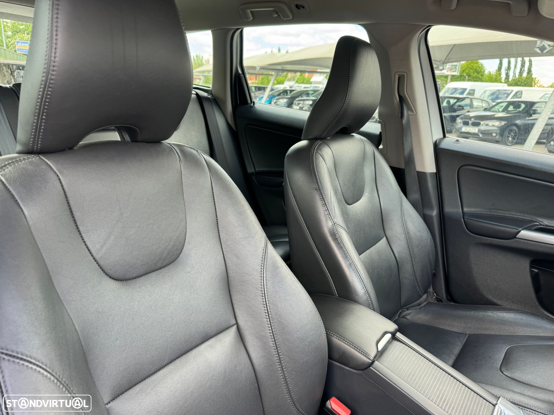 Volvo XC 60 2.0 D3 Momentum Geartronic - 10