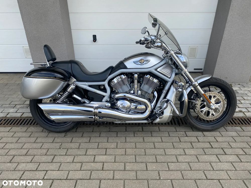 Harley-Davidson V-Rod Street Rod - 1