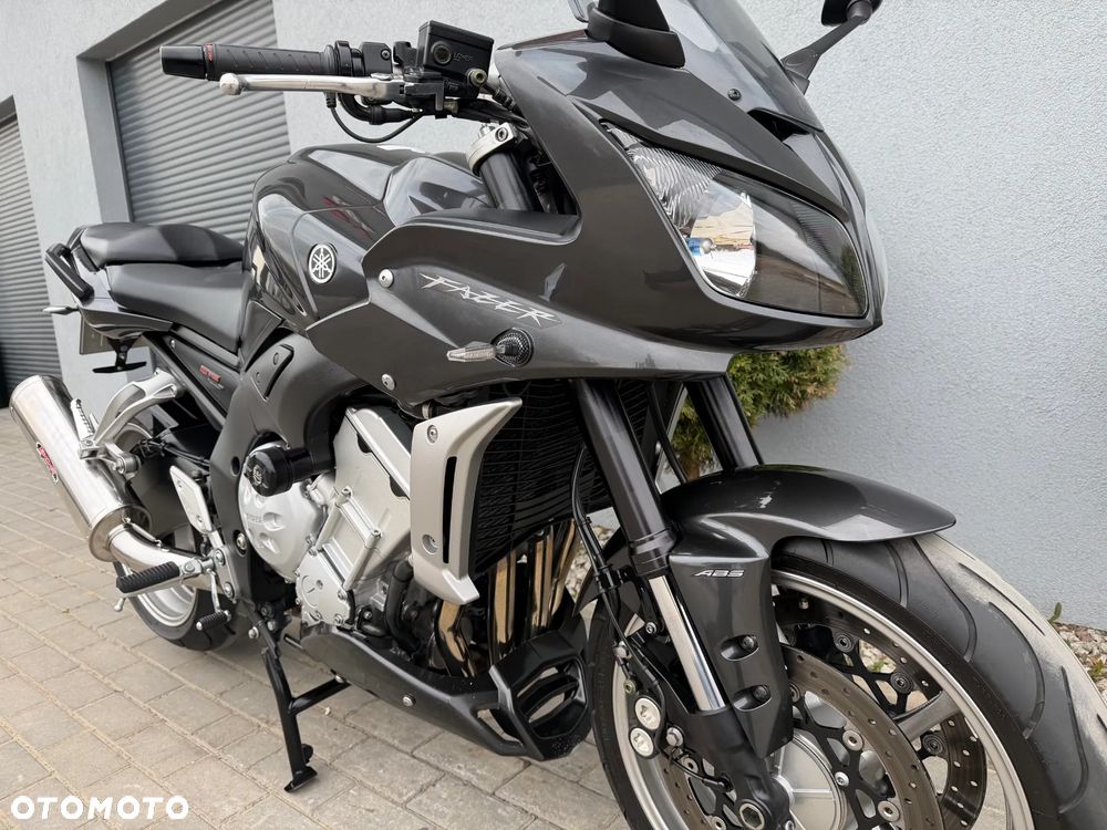 Yamaha FZ - 28