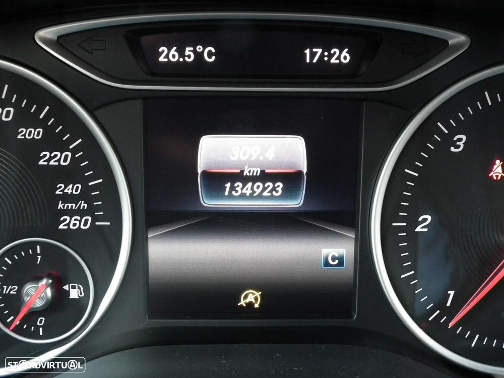 Mercedes-Benz A 180 d AMG Line - 27