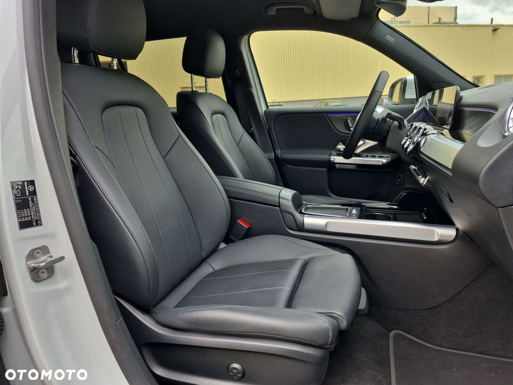 Mercedes-Benz EQB - 17