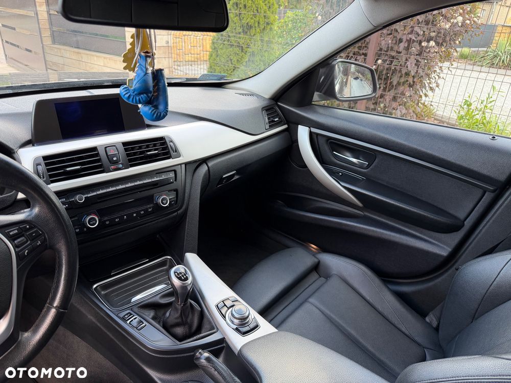 BMW Seria 3 318d Blue Performance Sport Line - 40