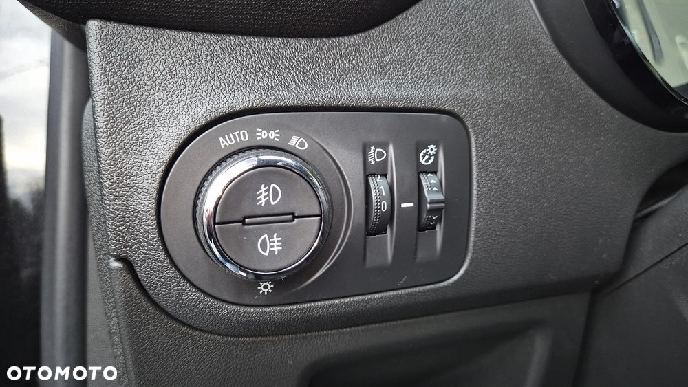 Opel Crossland X 1.2 T Design Line S&S - 30