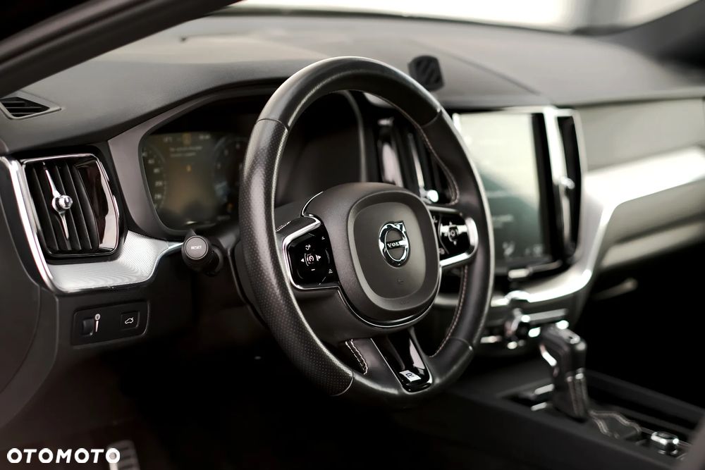 Volvo XC 60 T6 AWD Geartronic RDesign - 22