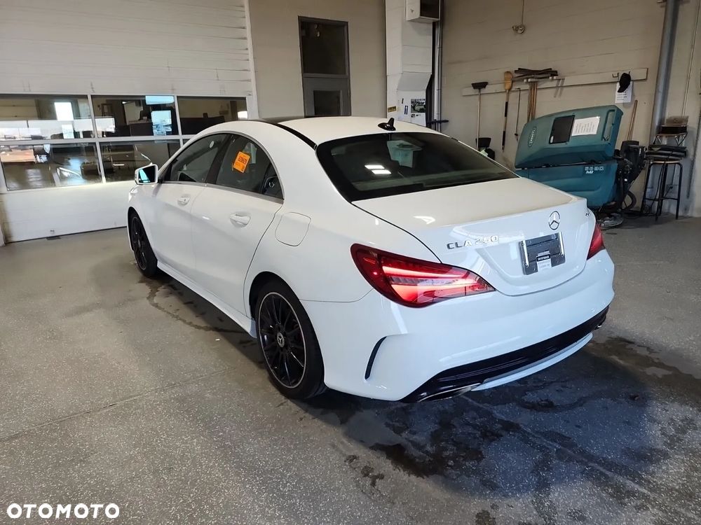 Mercedes-Benz CLA 250 4Matic 7G-DCT AMG Line - 5