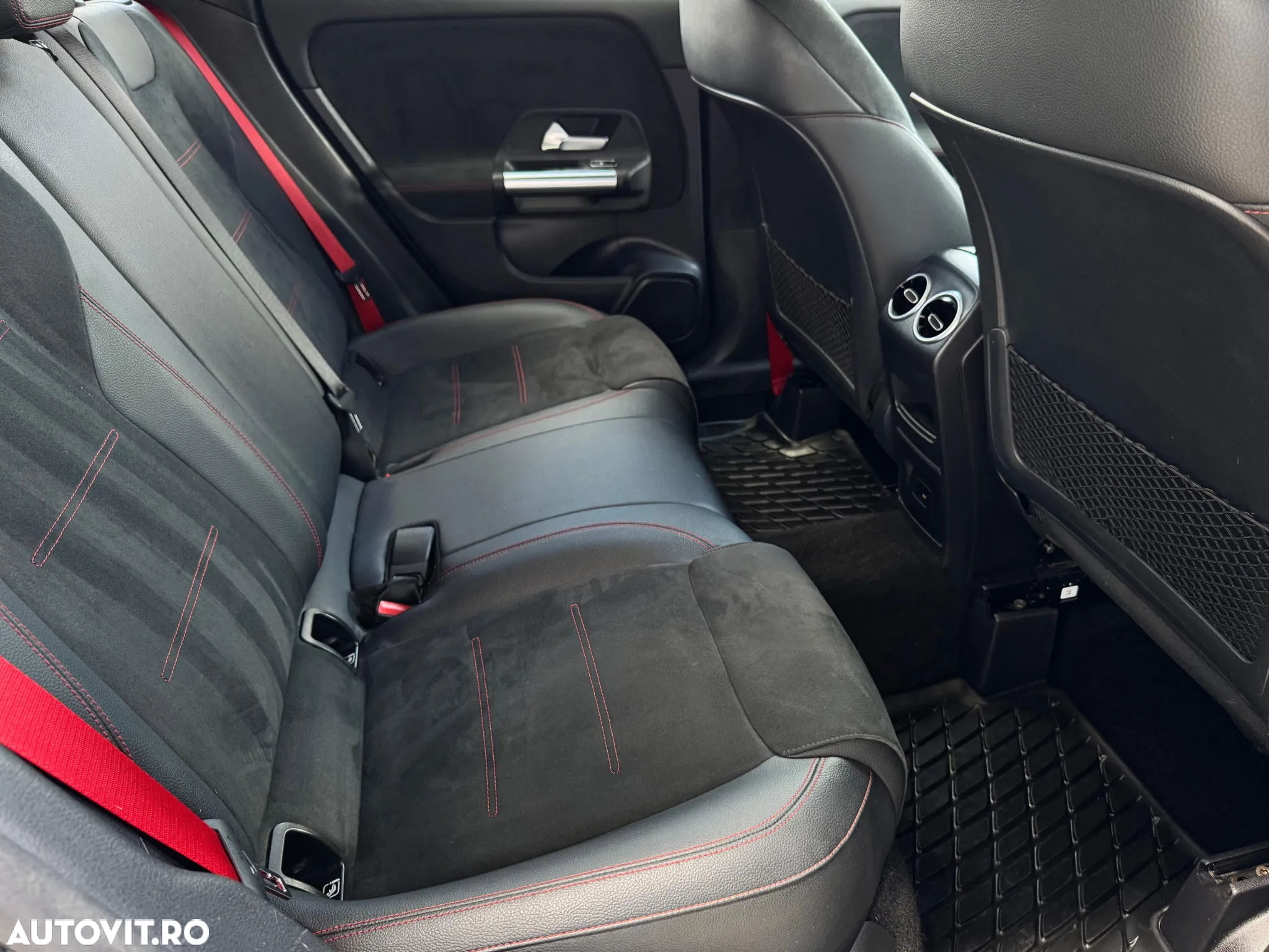 Mercedes-Benz GLA AMG 35 4MATIC - 16