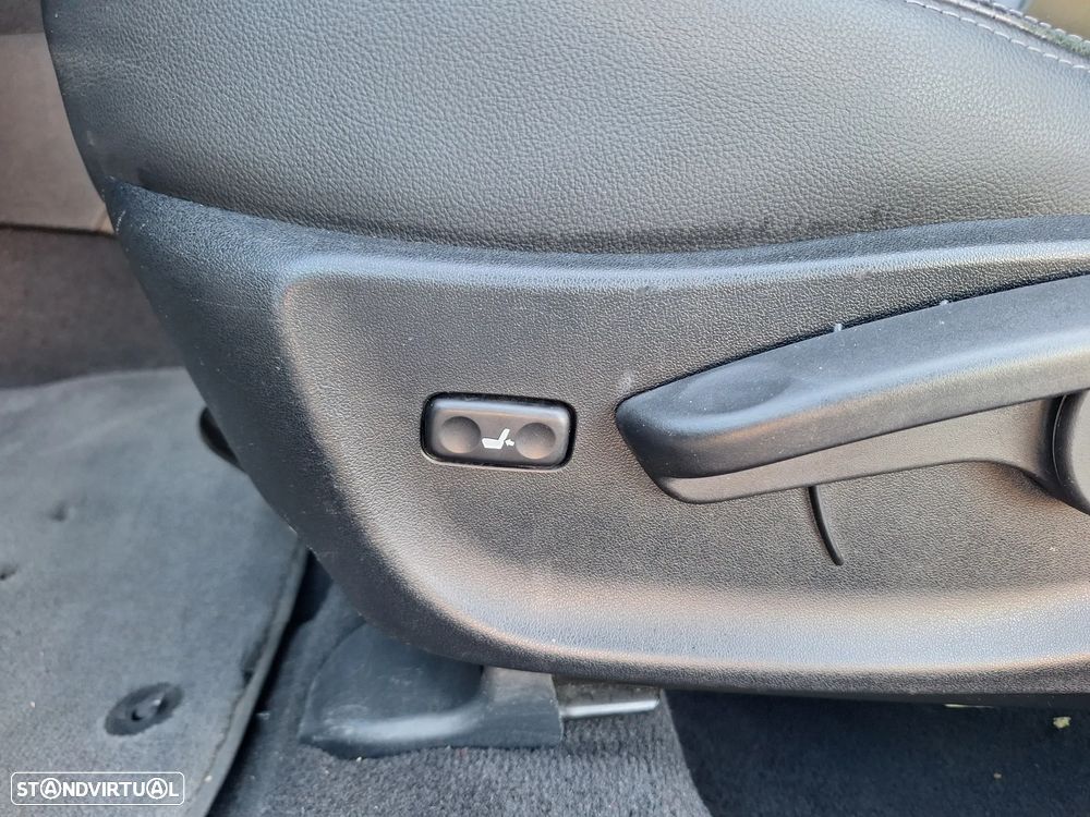 Toyota Avensis SD 2.0 D-4D Exclusive +Pele+GPS - 28