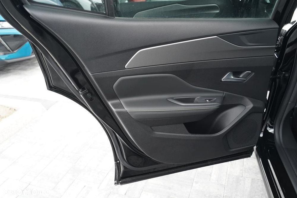 Peugeot 408 1.2 PureTech mHEV GT S&S e-DSC6 - 8