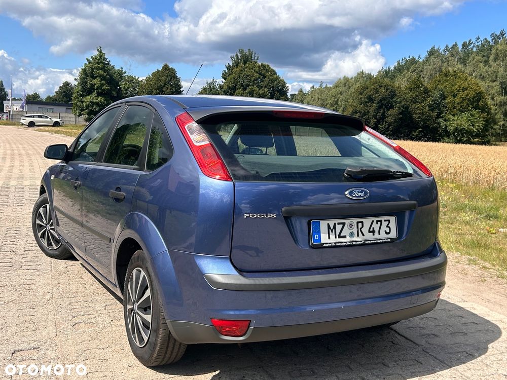 Ford Focus 1.6 16V Style - 8