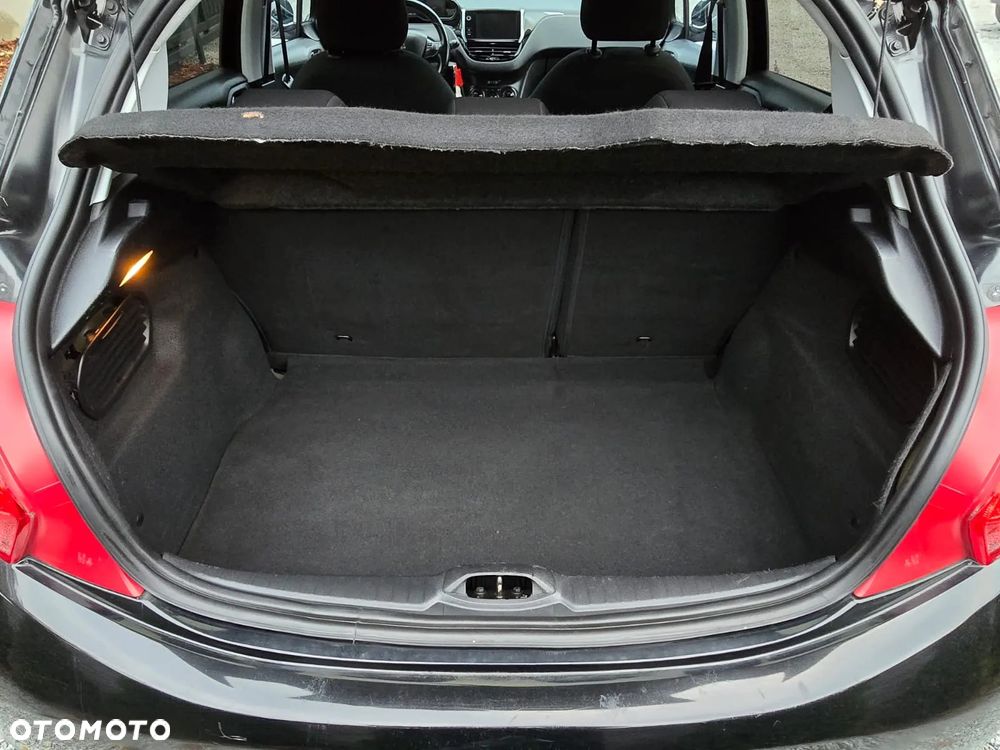 Peugeot 208 - 13