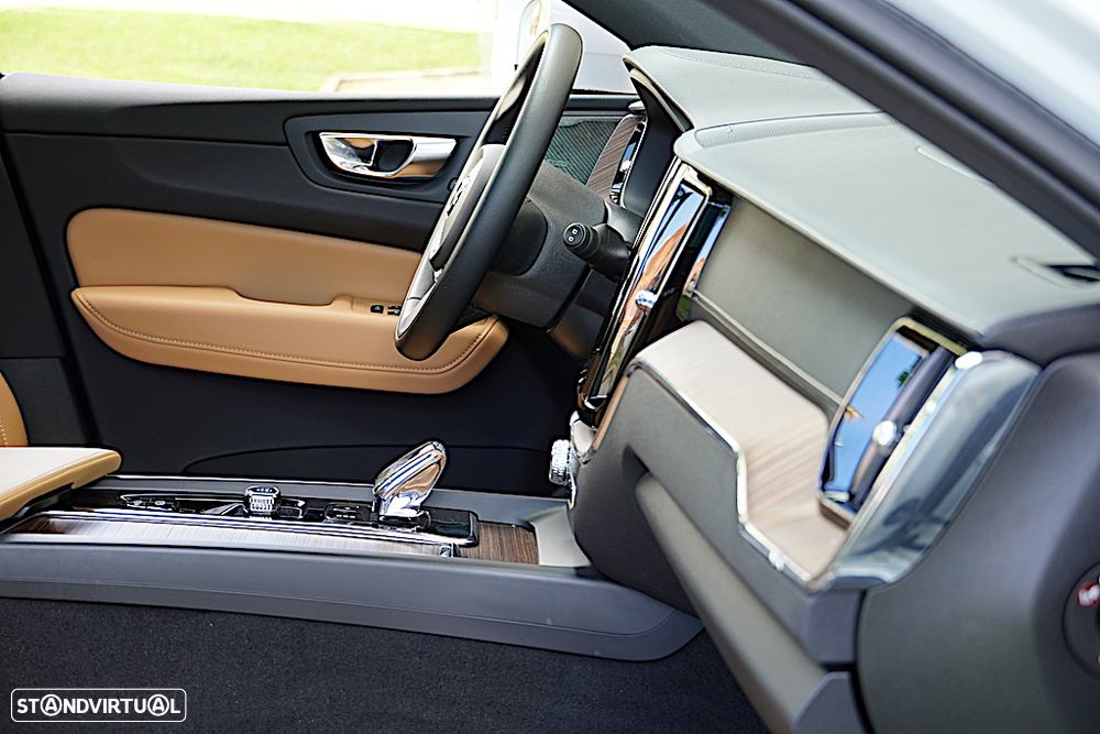 Volvo XC 60 2.0 B4 Inscription Geartronic - 25