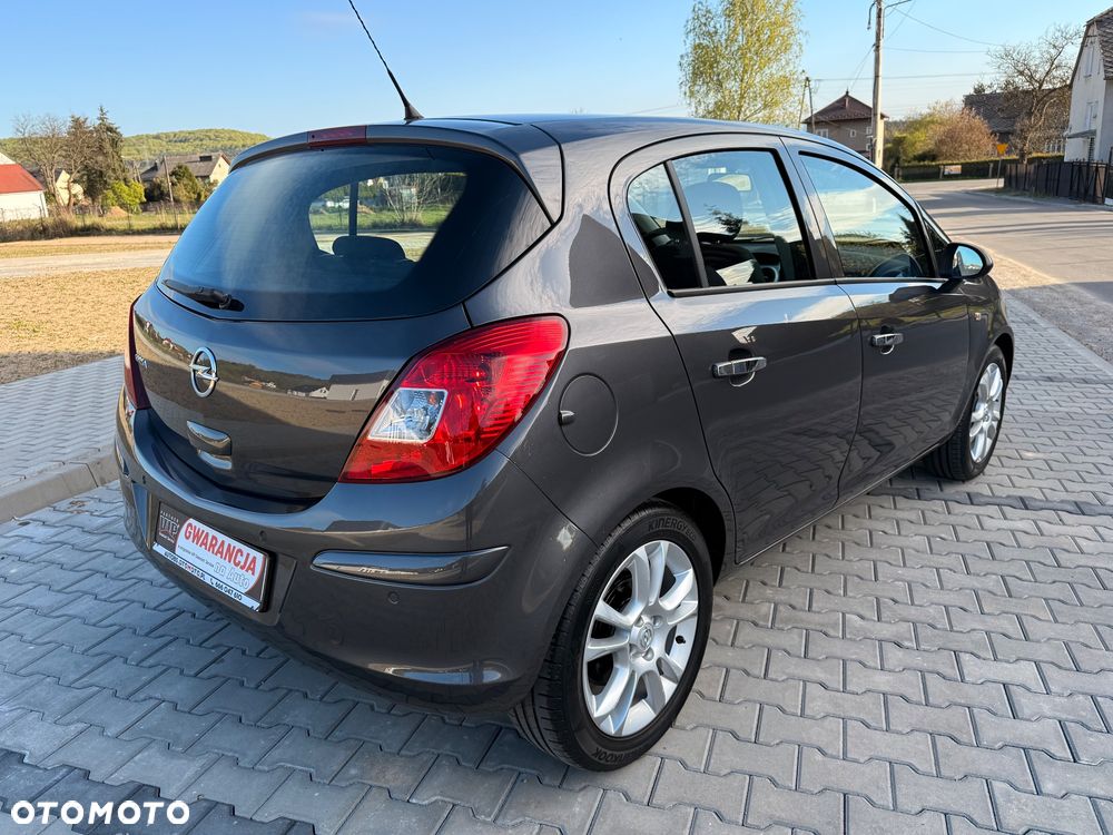 Opel Corsa 1.4 16V Cosmo - 8