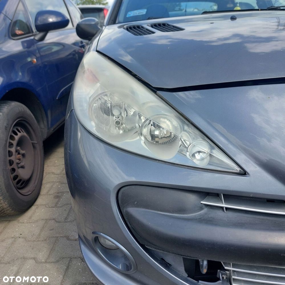 PEUGEOT 206 lampa prawa przód - 2