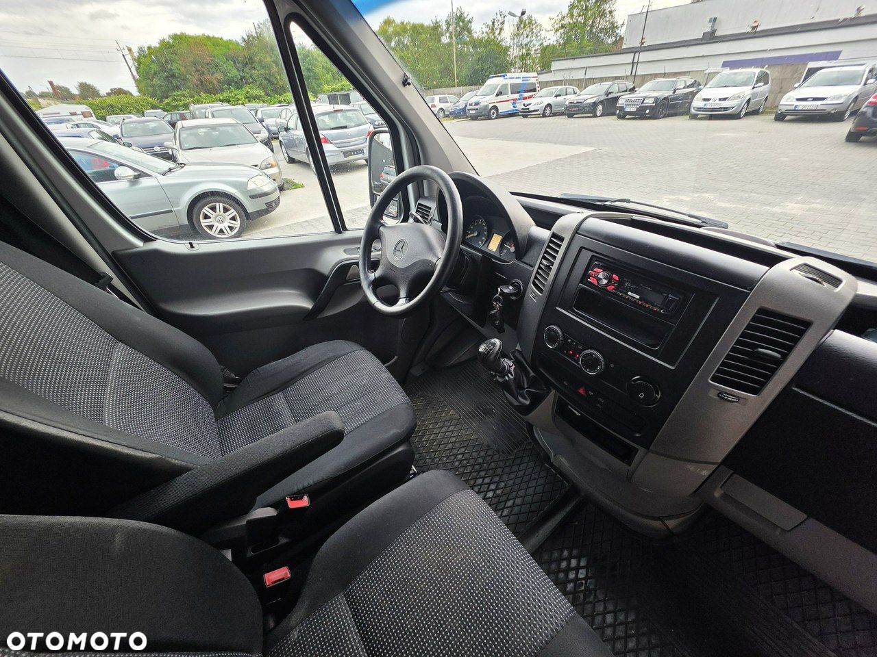 Mercedes-Benz Sprinter - 13