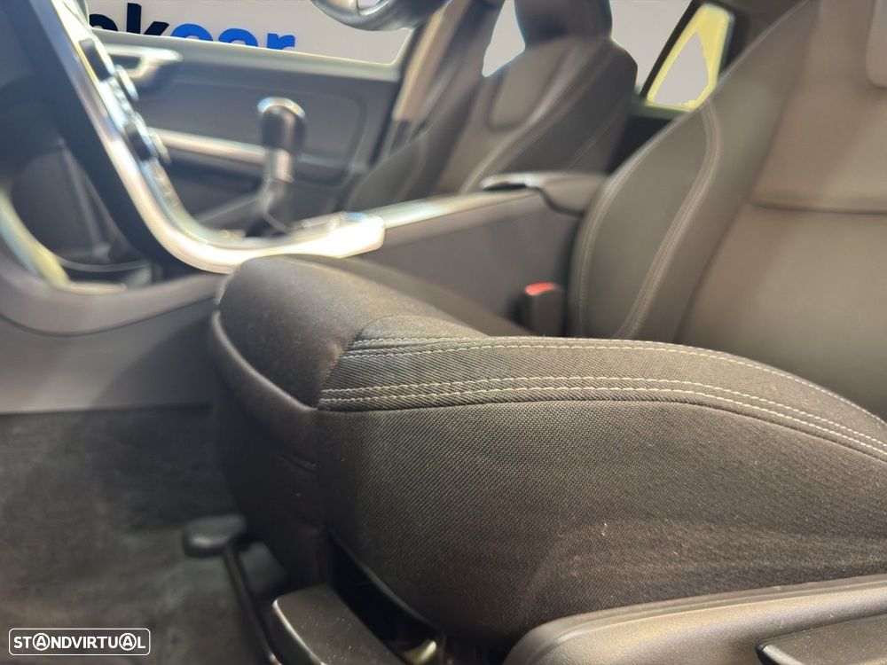 Volvo V60 1.6 D2 Momentum Eco - 19