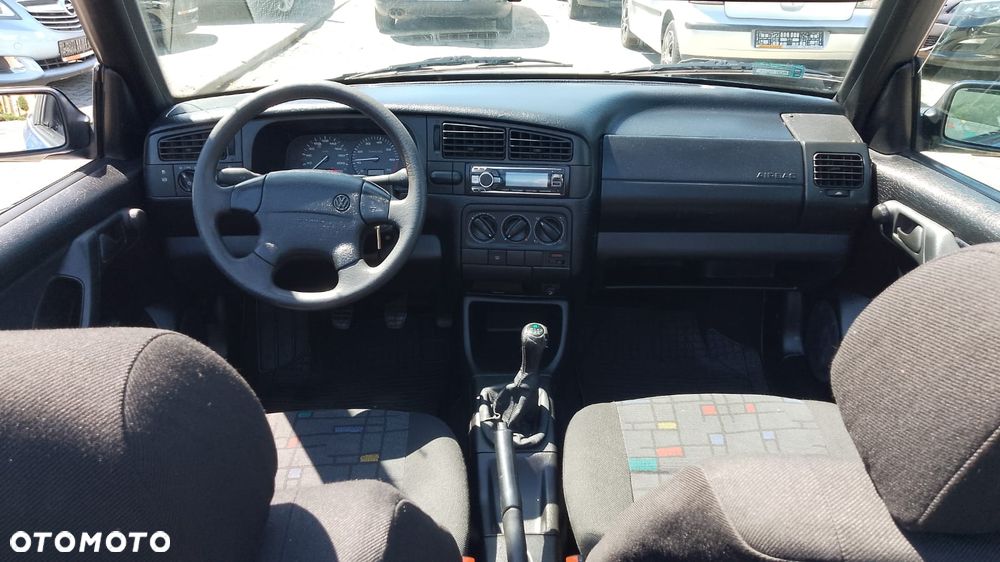 Volkswagen Golf 1.8 CL - 17