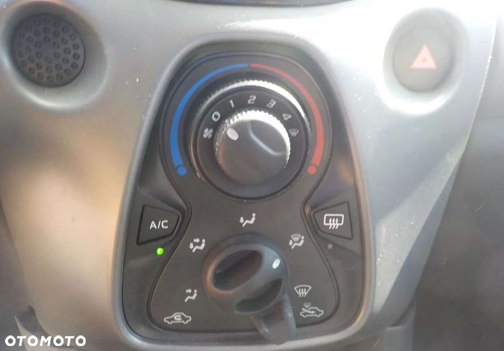 Toyota Aygo x-play - 21