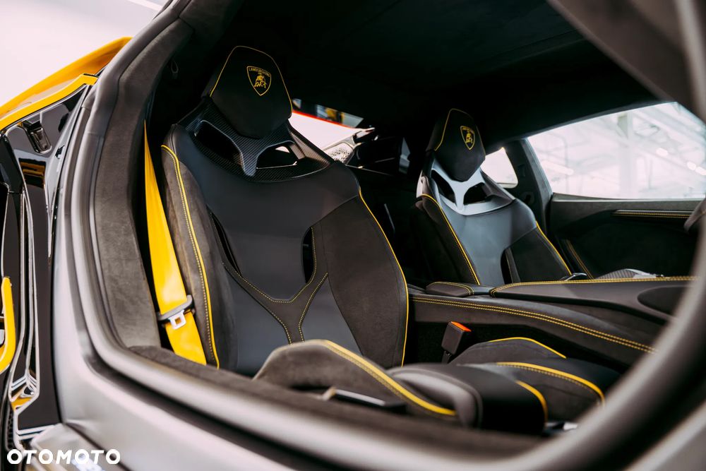 Lamborghini Revuelto - 25