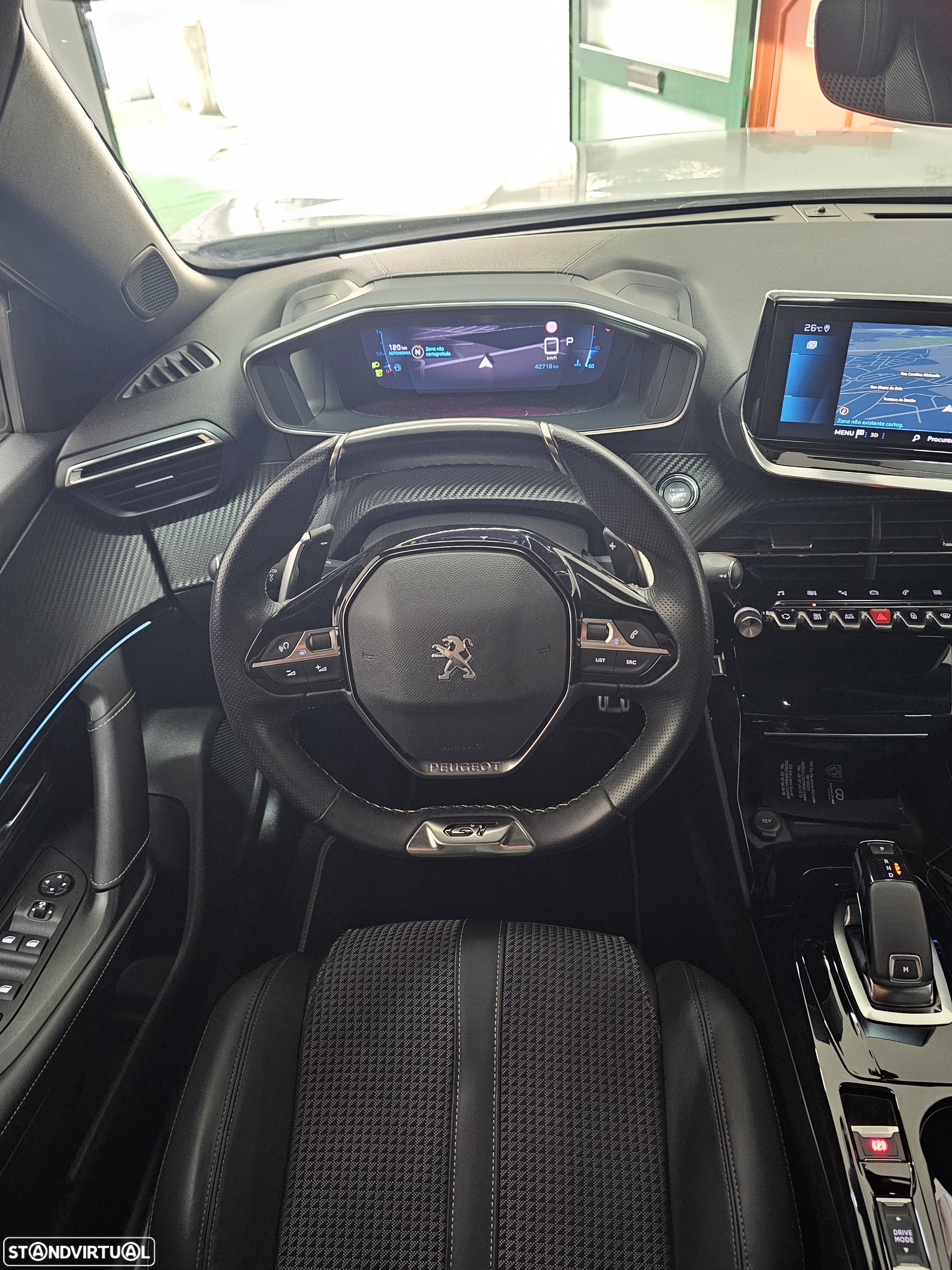 Peugeot 2008 BlueHDi 130 EAT8 GT Pack - 11