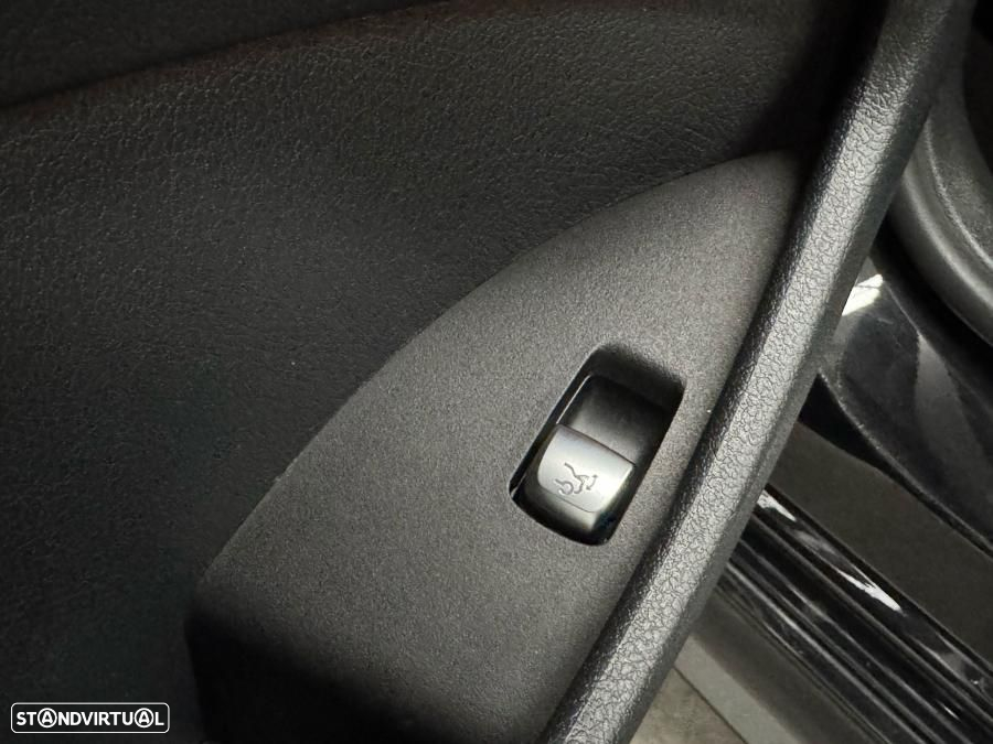 Mercedes-Benz E 220 d AMG Line - 48