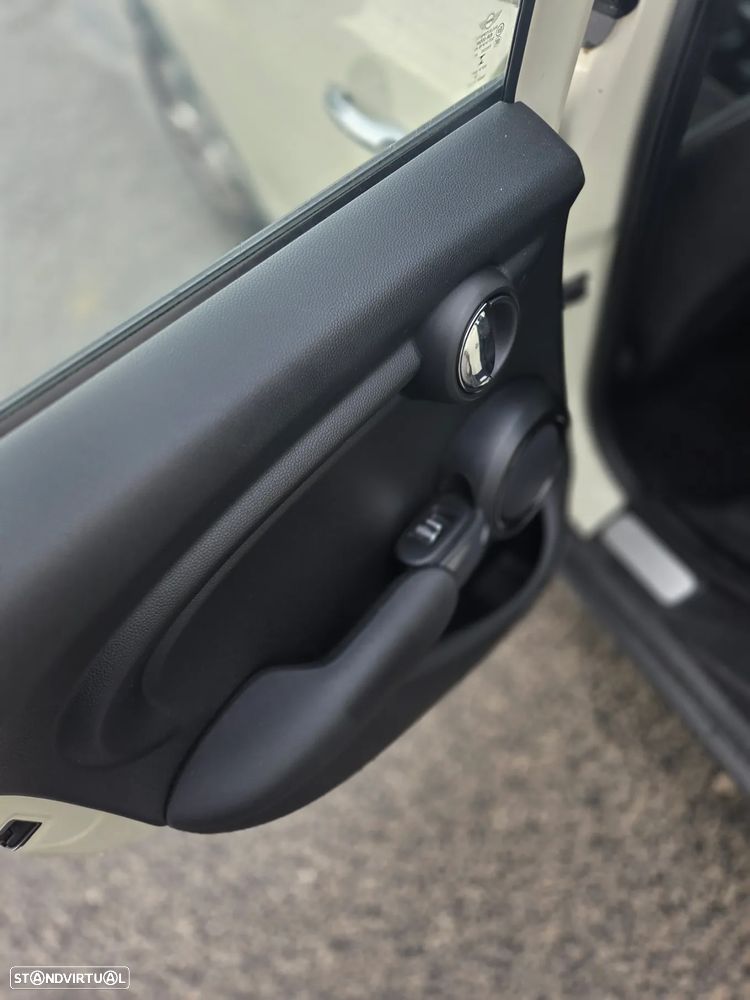 MINI 5 Portas Cooper D - 10