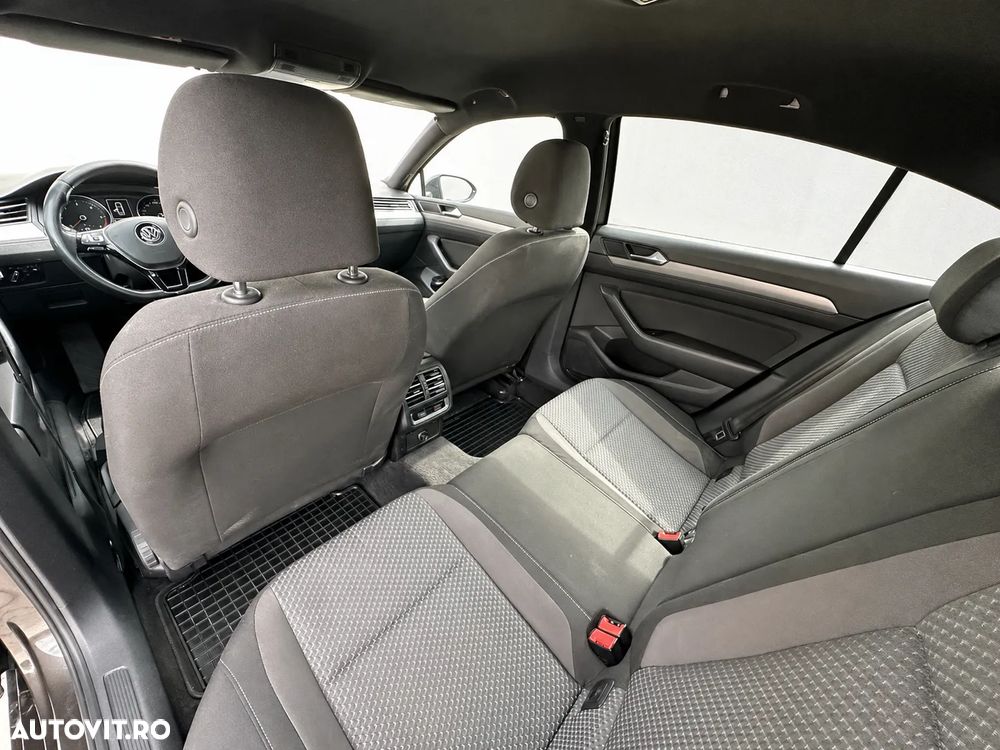 Volkswagen Passat 1.6 TDI Comfortline - 6