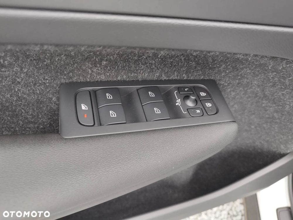 Volvo XC 40 T3 Momentum - 25