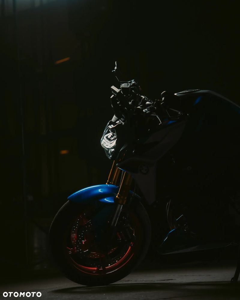 BMW F - 6