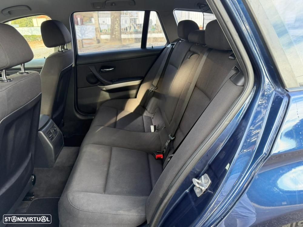 BMW 318 d Touring Line Sport - 23